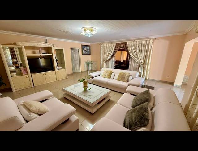 4 BEDROOM HOUSE FOR SALE IN MERRIVALE